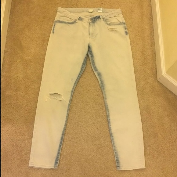 H&M Denim - NWOT Women’s H&M Distressed Jeans